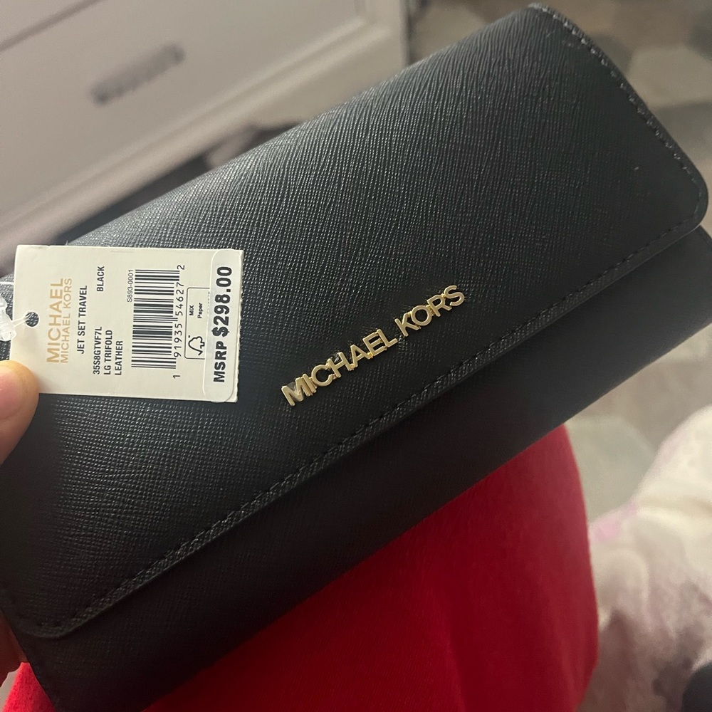 MICHAEL MICHAEL KORS
Jet Set Travel wallet